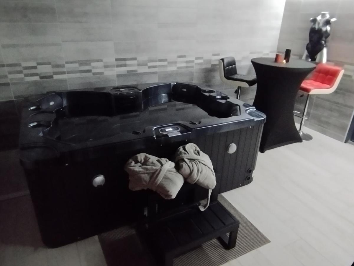 Why Not Hotel Ledignan Luaran gambar